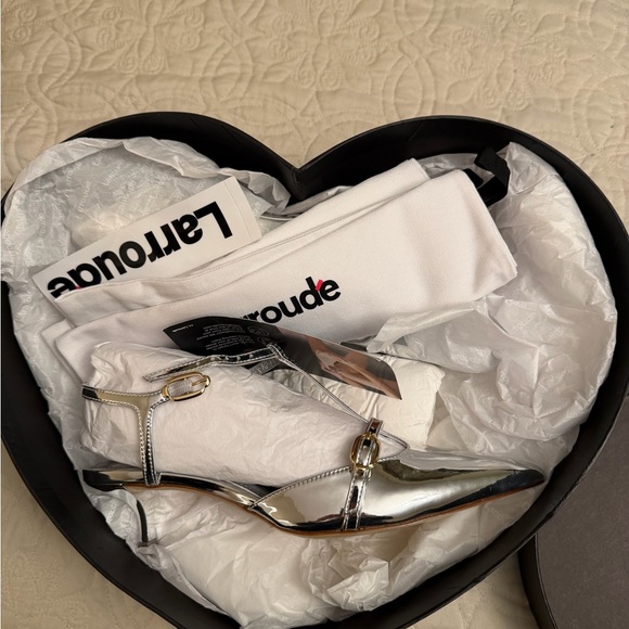 NIB Larroudé Grace Pump In Silver Specchio Size 5.5 - Picture 3 of 5